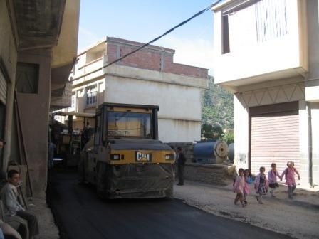 Travaux de bitumage à Lemroudj (septembre 2012)