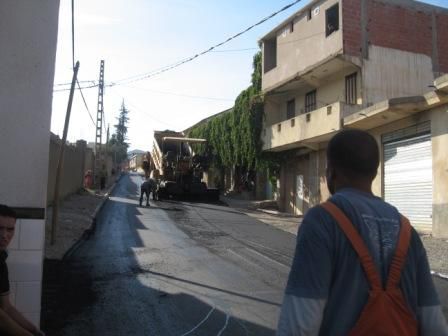 Travaux de bitumage à Lemroudj (septembre 2012)