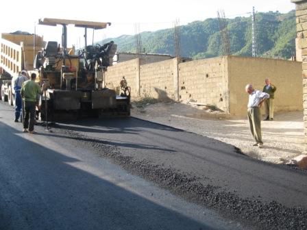 Travaux de bitumage à Lemroudj (septembre 2012)