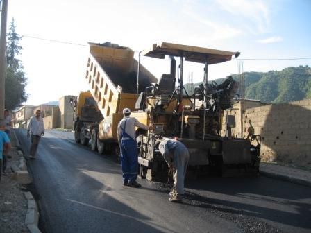 Travaux de bitumage à Lemroudj (septembre 2012)