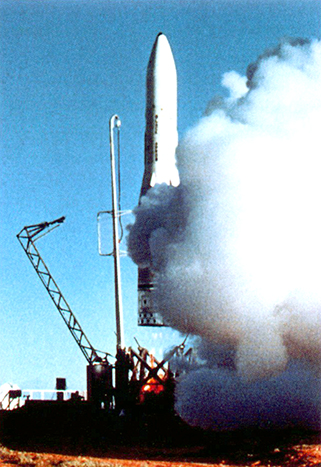 tir R-0 de black Arrow 2 étages actifs 22 juin 1969 (2).jpg