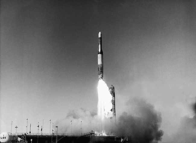 décollage le 30 novembre 1968 à Woomera pour la premiére fois d'Europa 1 avec tous les étages actifs emportant un satellite italien test