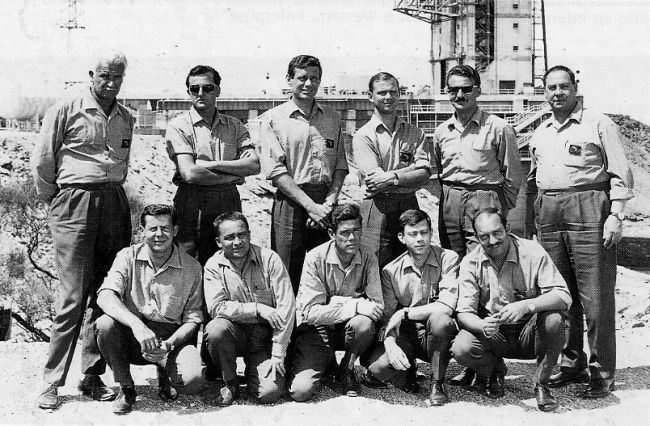 Equipe française à Woomera pour la mise en oeuvre de Coralie en 1966