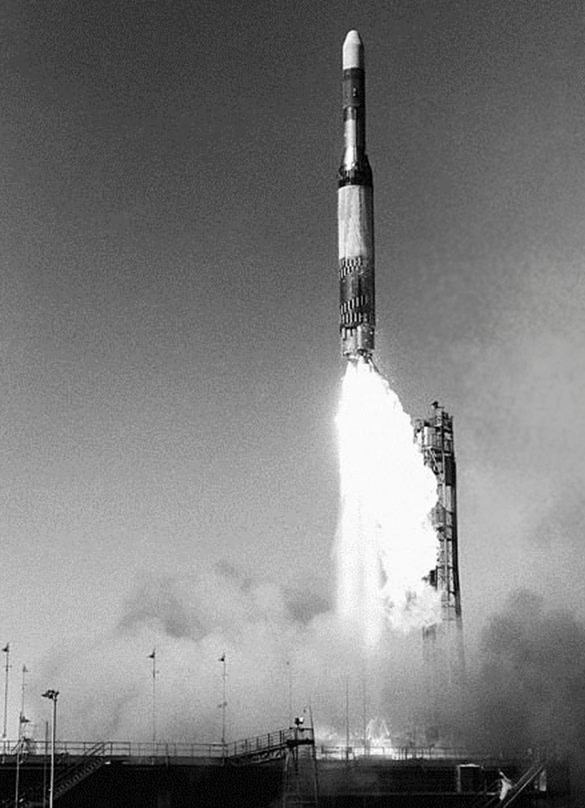 très bon décollage de la fusée europa 1 F7 à Woomera le 30 novembre 1968