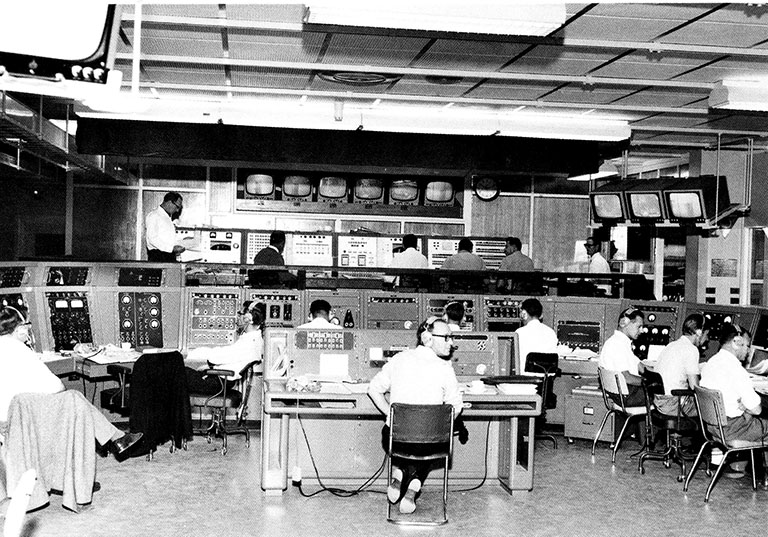 salle de controle de l'equipment centre 6 en 1967