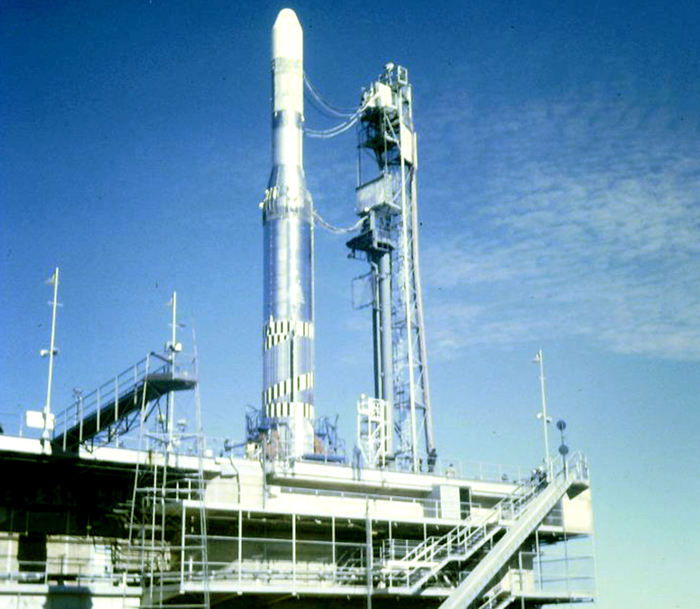 La dernière fusée europa 1 (F9) sur son pas de tir à Woomera en juin 1970