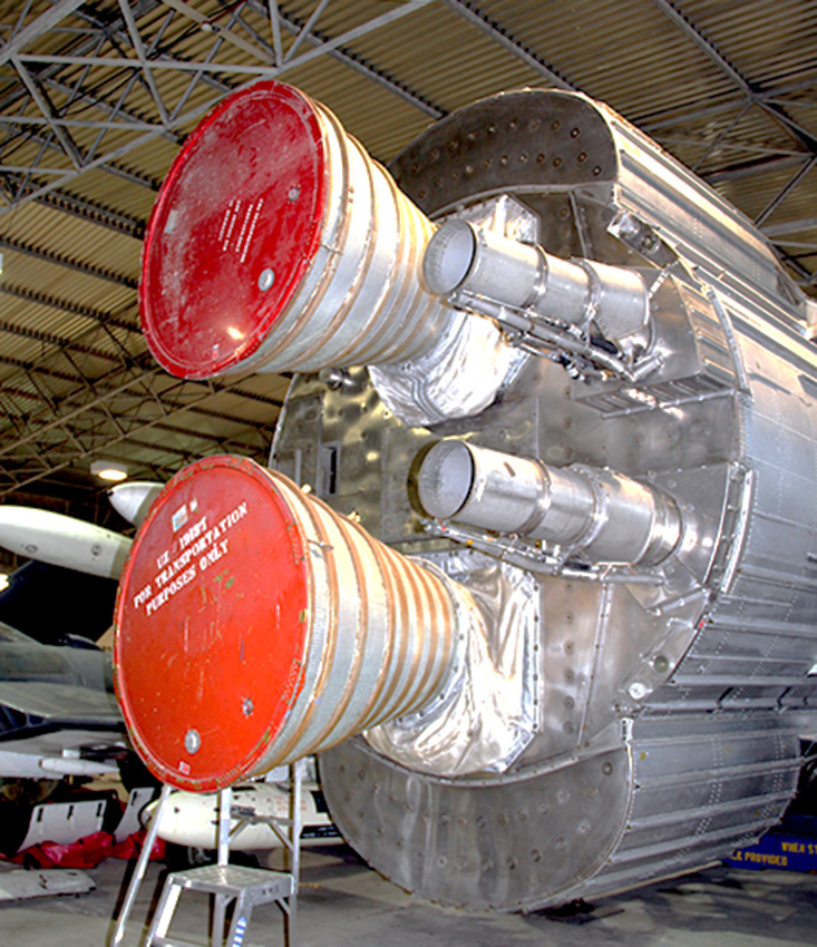 moteurs Rolls Royce du premier étage d'Europa F-13 dans le hangar N°3 au musée de East Lothian à côté d'Edinbourg Ecosse