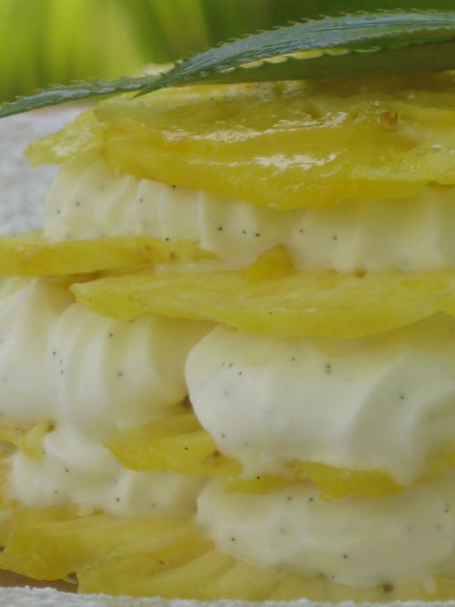 Mille feuilles d'ananas et sa crème fouettée à la vanille Bourbon