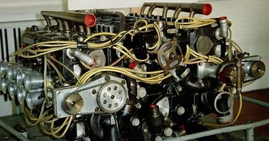 https://static.blog4ever.com/2012/10/716643/moteur-BRM-H16-P75.jpg