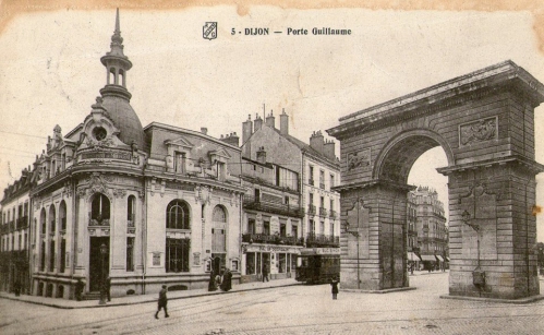Dijon Porte Guillaume - Tramway.jpg