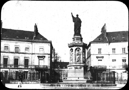 Statue_de_Saint-Bernard_place_Saint-Bernard_Dijon_(6263653350).jpg