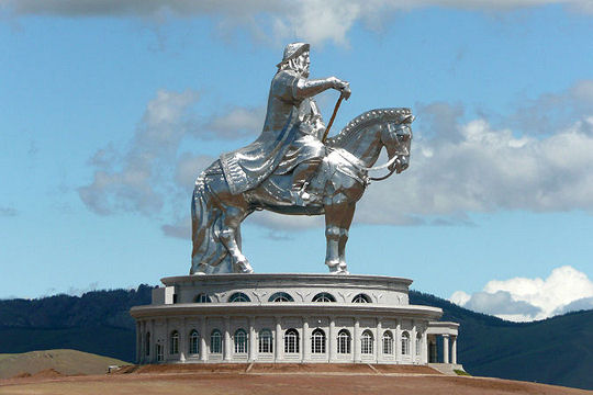 mongolie oulan bator statue-equestre-genghis-khan-1044534.jpg