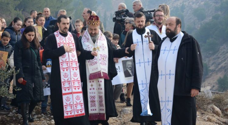 Evêque Athanasse avec le  peuple de Dieu 