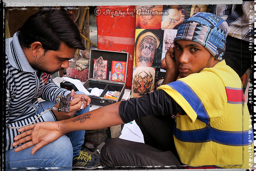 IMG_9160 Street tattooing Pahar ganj Delhi 2016 Small.jpg