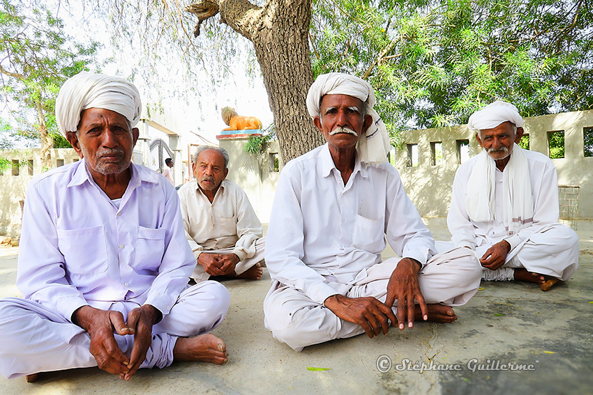 IMG_3379 Hommes Maher Lirbai Ji Mandir Kinder Kheda Small.jpg