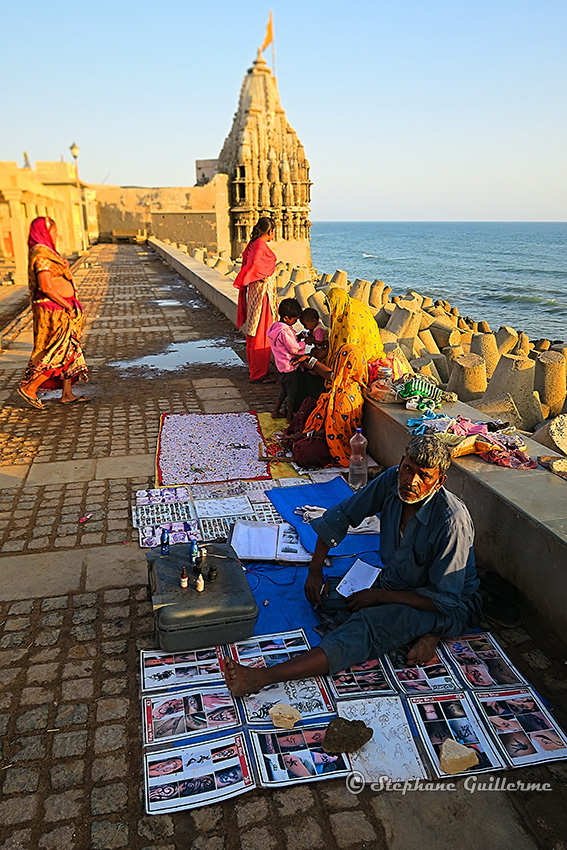 IMG_3972 Tatoueur de rue Dwarka Small.jpg