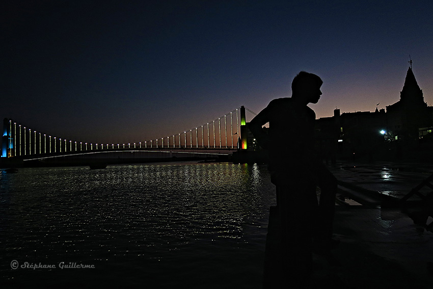 IMG_4290 Pont et silhouette de nuit Dwarka Small.jpg