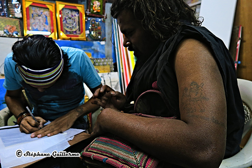 IMG_4005 Tattoo Kalbhairav sur Agori baba Nagmuni Kapali Dwarka Small.jpg