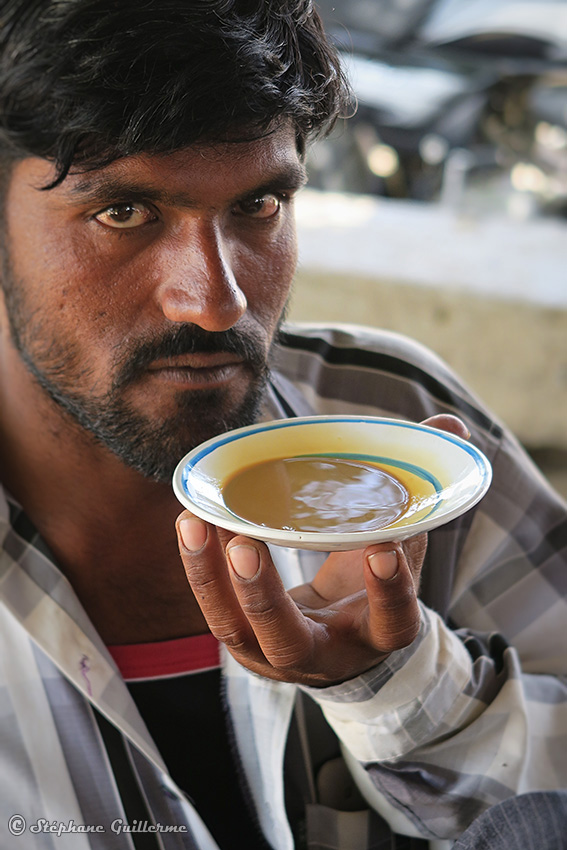 IMG_5319 Homme Rabari et chai Vers Bhuj Small.jpg