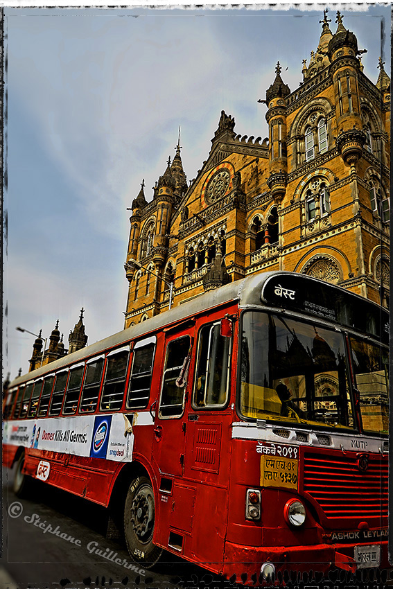 IMG_5451 Mumbai building and bus Small.jpg