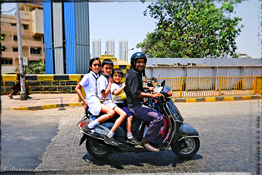 IMG_6100 Scooter à 4 Mumbai Small.JPG