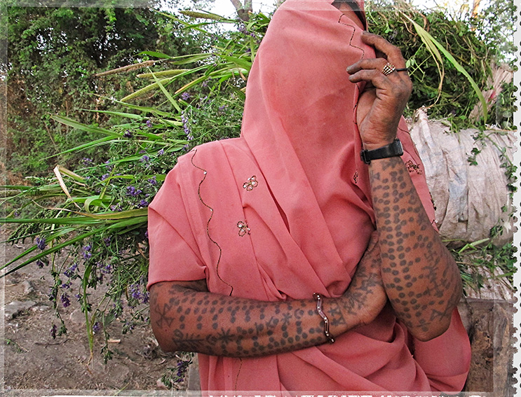 Blog 30x40 cms Tattoo Tribal TT 01 Ahir lady Kheda - Gujarat.jpg