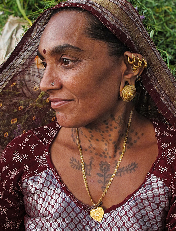 Blog 30x40 cms Tattoo Tribal TT 02  Femme d'agriculteur Ahir.jpg