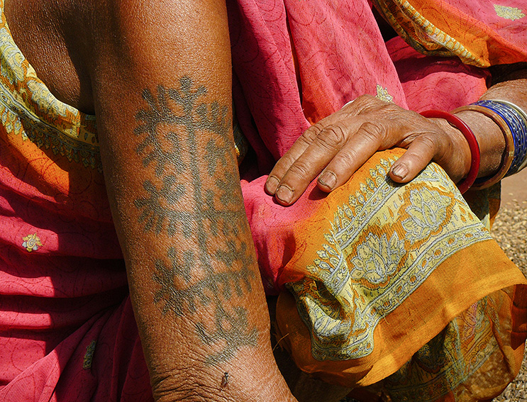 Blog 30x40 cms Tattoo Tribal TT 27 Jhoria Paraja bras tattoo lady Jeypore.jpg
