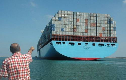 694817_le-plus-grand-porte-containers-au-monde-le-edith-maersk-sous-pavillon-danois-franchissant-le-canal-de-suez-le-5-octobre-2012[1].jpg