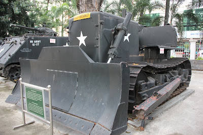 Bulldozer-guerra-Vietnam[1].JPG