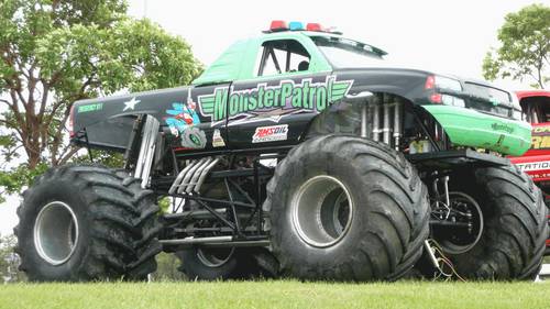 monster-patrol-monster-truck-racing-crushing-cars1[1].jpg