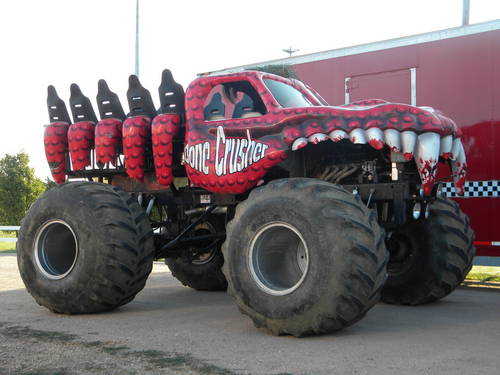 Monster-trucks-004[1].jpg