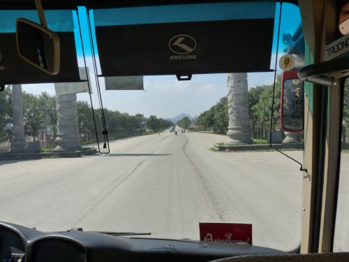 Le bus arrive à Tam Coc