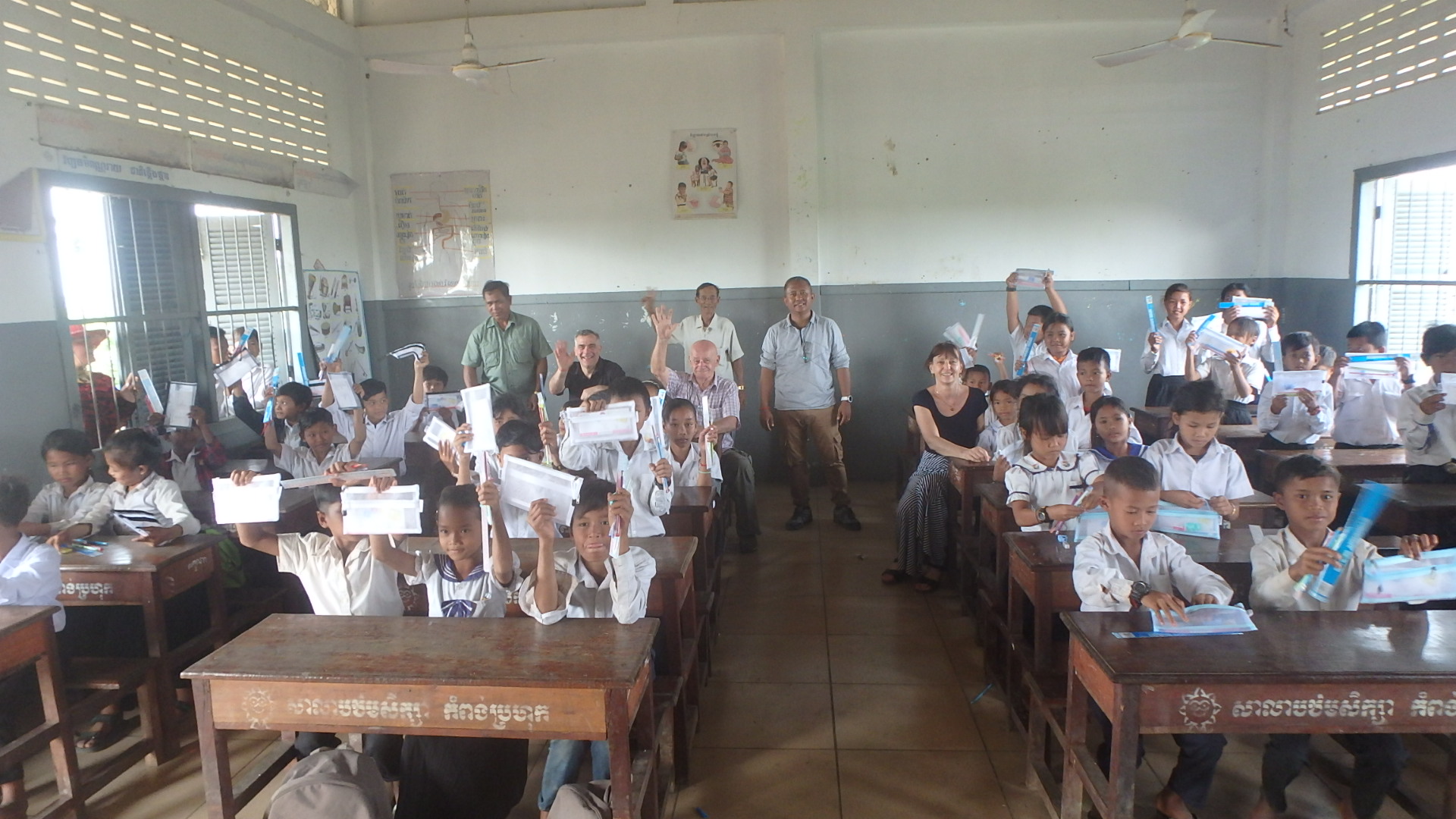 KOMPONG PRAHOC-merci pour les kits.JPG