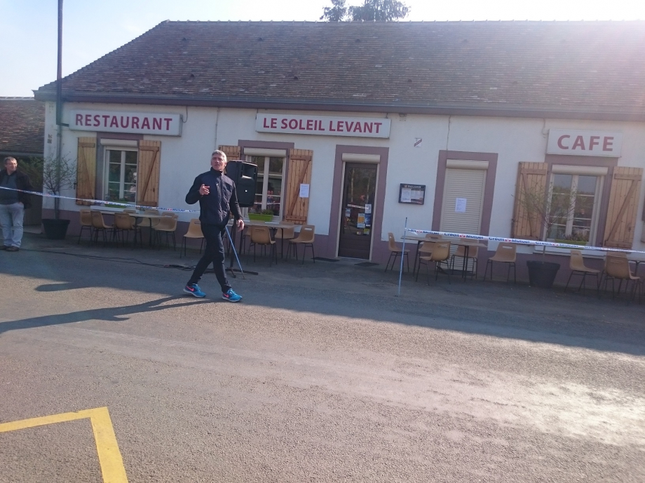 Le Michto repart à l'attaque sans le vélo mais vers le Bar...