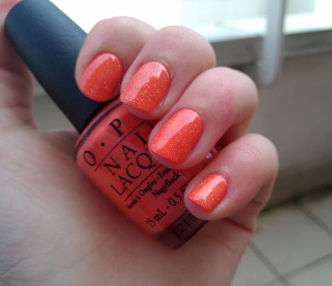 Vernis Corail Avec Des Paillettes Holographiques