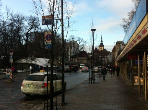Rue reliant la vieille ville de Tallinn à la Tallinn bay