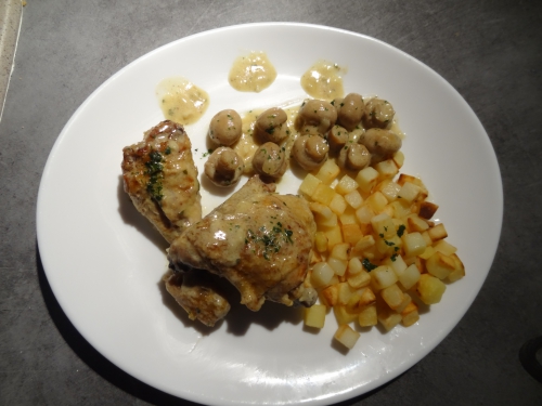 Cuisse de poulet à la crème et champignons de paris (2).JPG