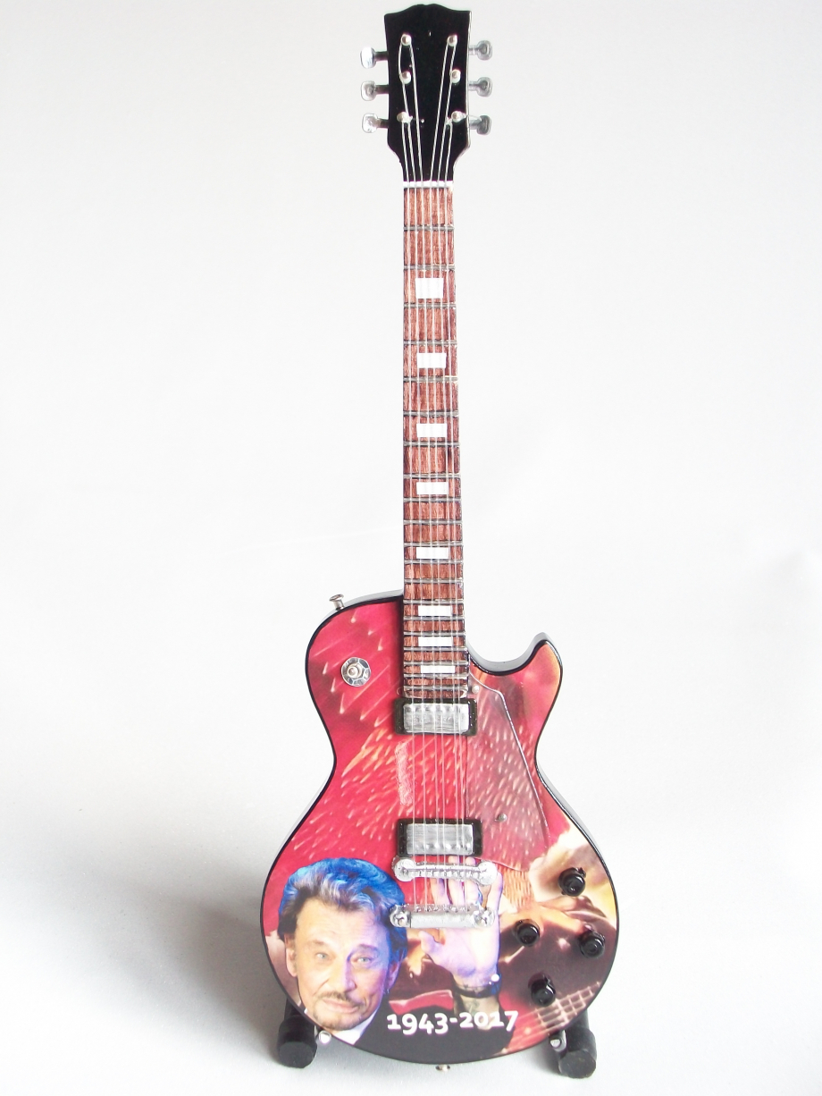 guitare miniature hommage Johnny hallyday.JPG