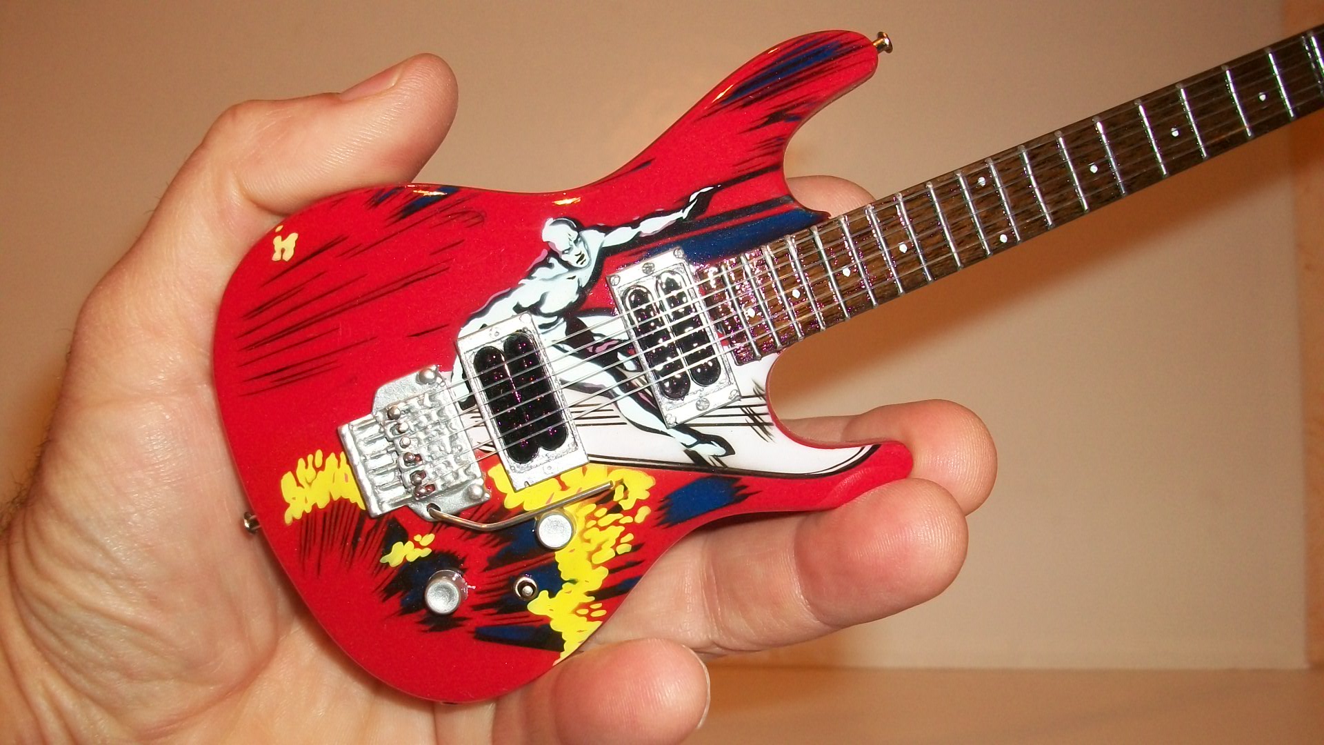 guitare miniature Ibanez Joe Satriani  20th anniv.JPG