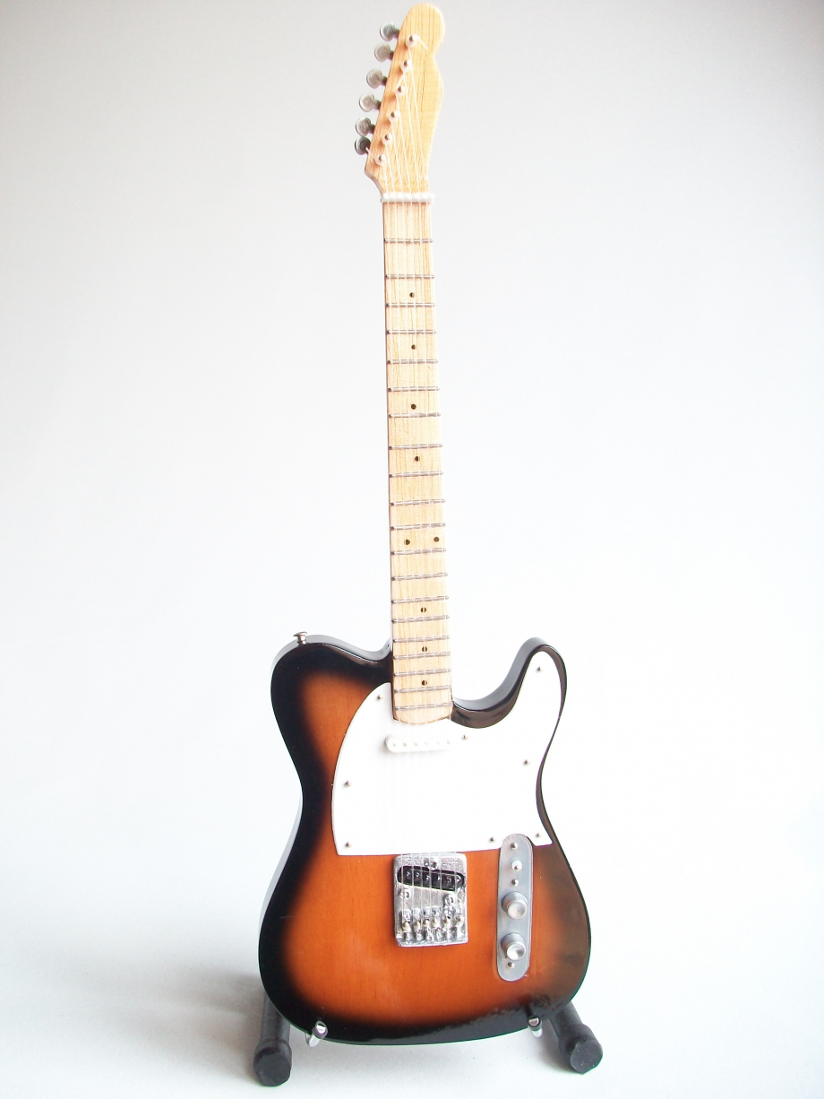 guitare miniature fender telecaster Jonny Greenwood.JPG