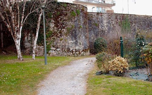 un morceau des remparts qui enserraient toute la ville