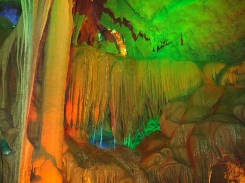 Grotte colorée