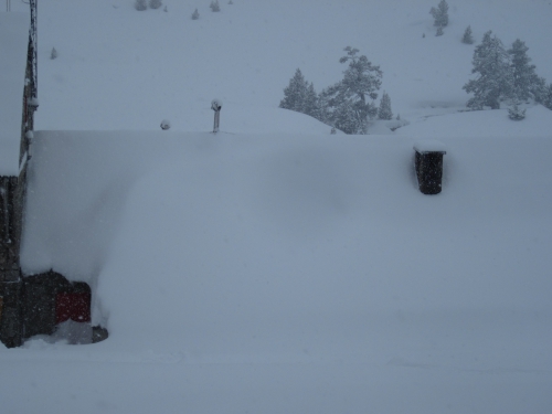 18-01-2014 - Partie du refuge Wallon sous la neige (vallée du Marcadau)..JPG