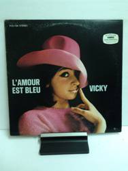 Vicky  L’amour est bleu.jpg