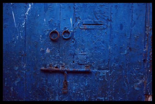 Porte et couleur dans la Médina d'Essaouira. Mars 2011 - FOULIGNY . F.