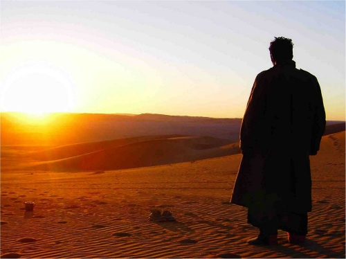 Homme-dans-le-desert.jpg