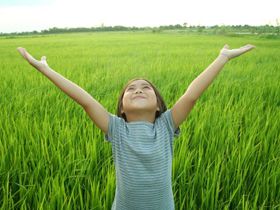 girl_in_a_field_1313.jpg