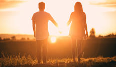 couple-holding-hands-sunset_800