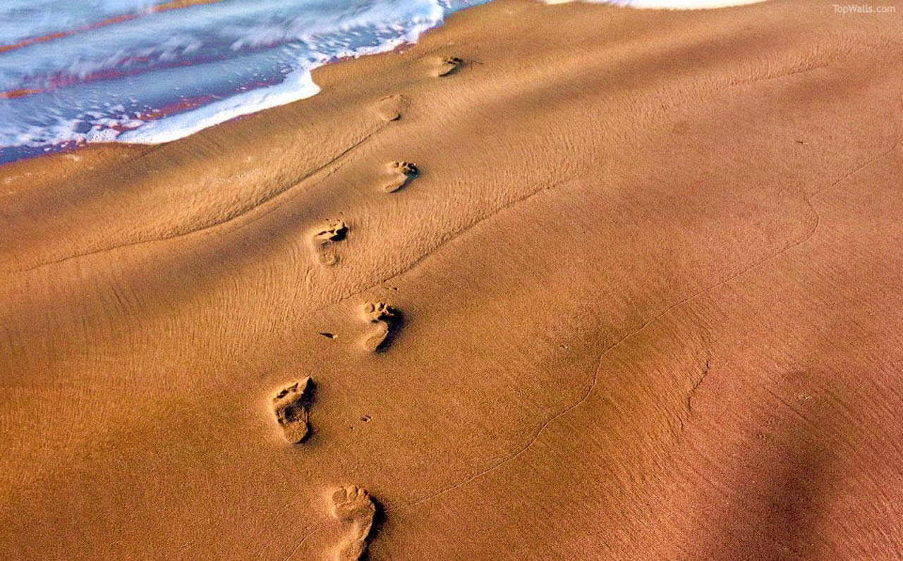 footprints_in_sand_wallpaper